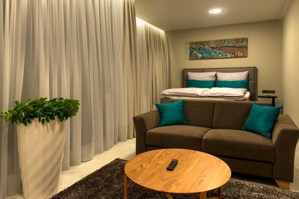 Mg Restaurace/Luxury Apartments 马达伯乐斯拉夫 外观 照片